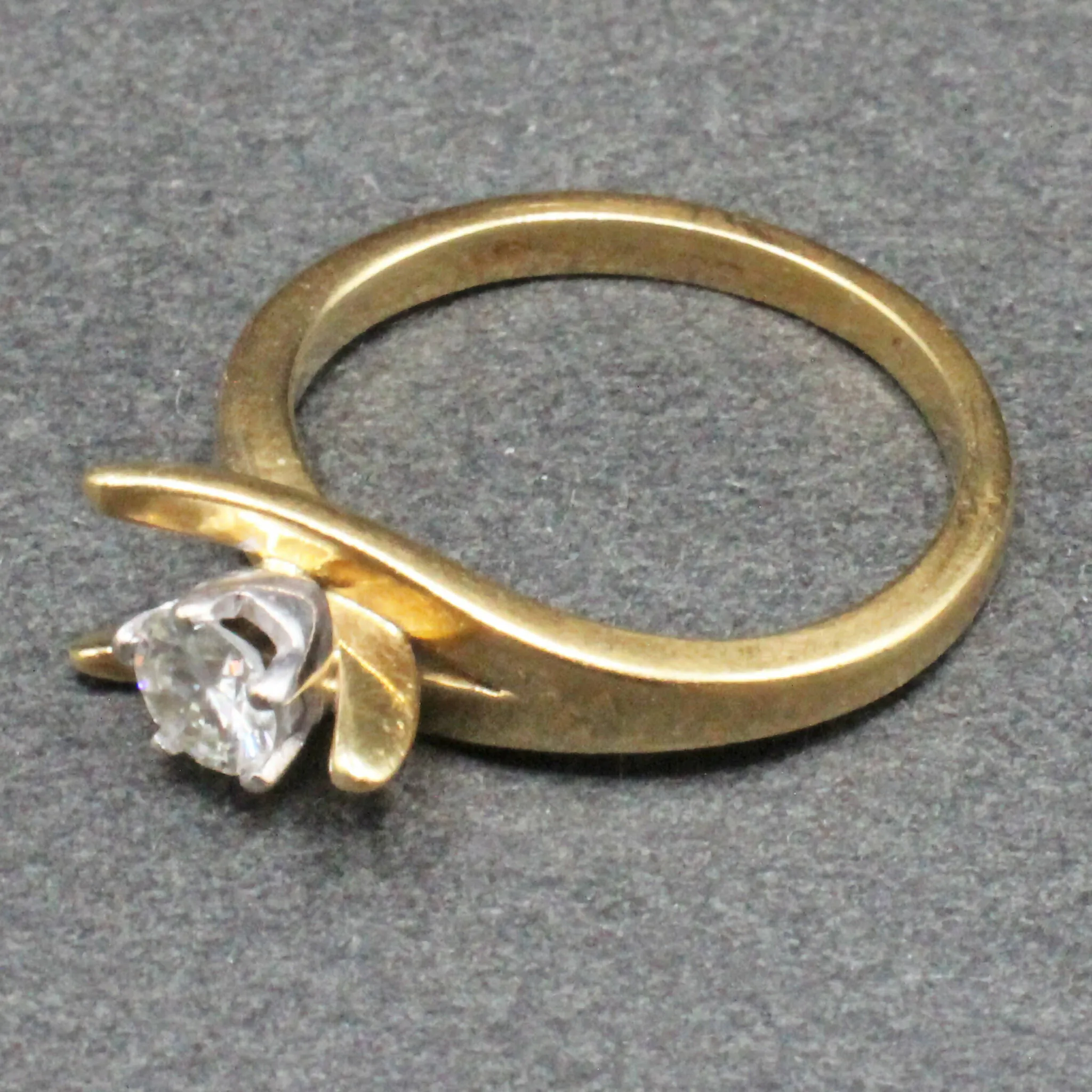 18ct gold .3 carat diamond solitaire ring