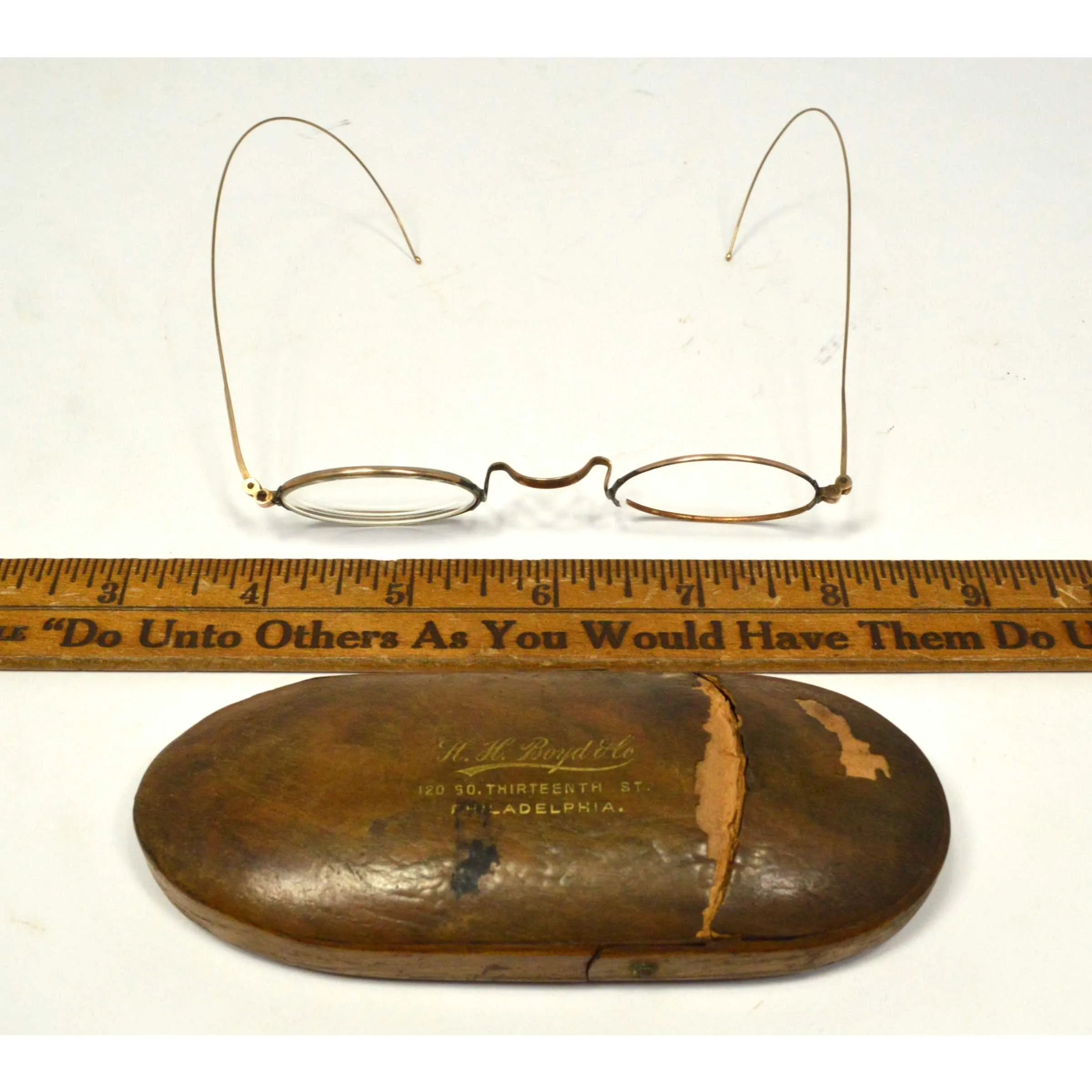 Antique PRIMITIVE WOODEN GLASSES CASE Shaker-style w/ EYEGLASSES (Broken) GOLD?