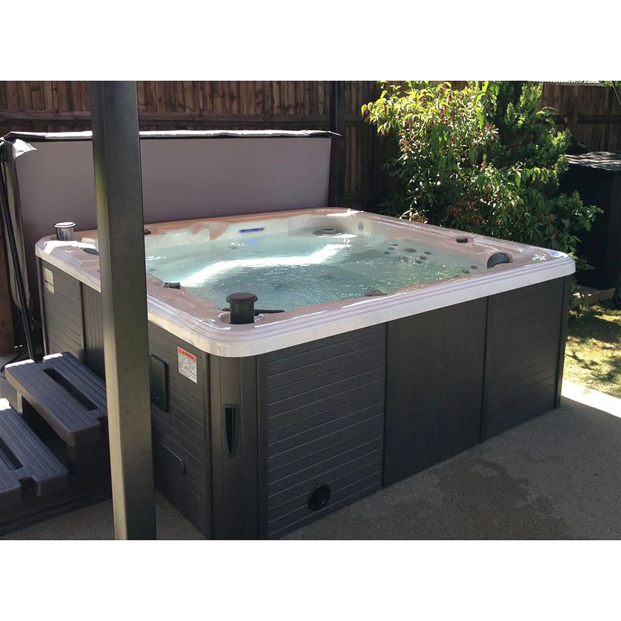 Ex-Display/Demo Toronto 5-6 Person Hot Tub 1-Pump