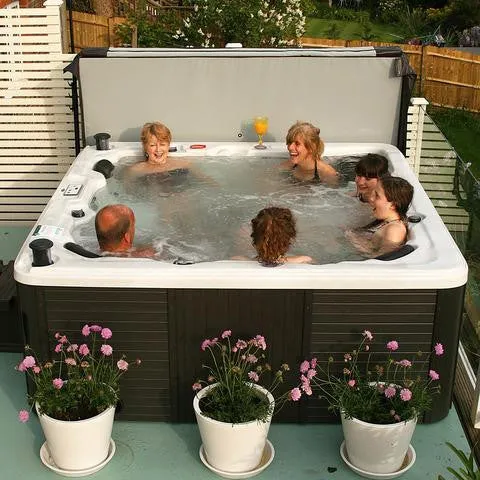 Ex-Display/Demo Toronto 5-6 Person Hot Tub 1-Pump